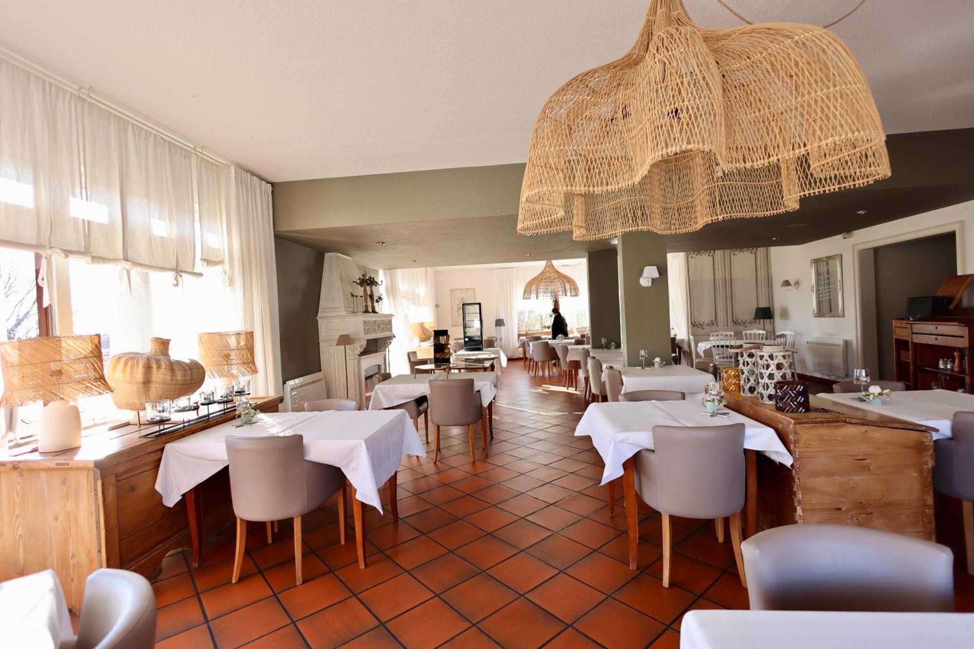 Hotel Restaurant Verger Des Chateaux, Route Des Vins Haut-Koenigsbourg Dieffenthal Bagian luar foto