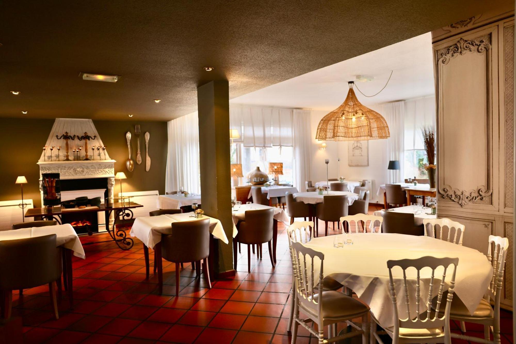 Hotel Restaurant Verger Des Chateaux, Route Des Vins Haut-Koenigsbourg Dieffenthal Bagian luar foto