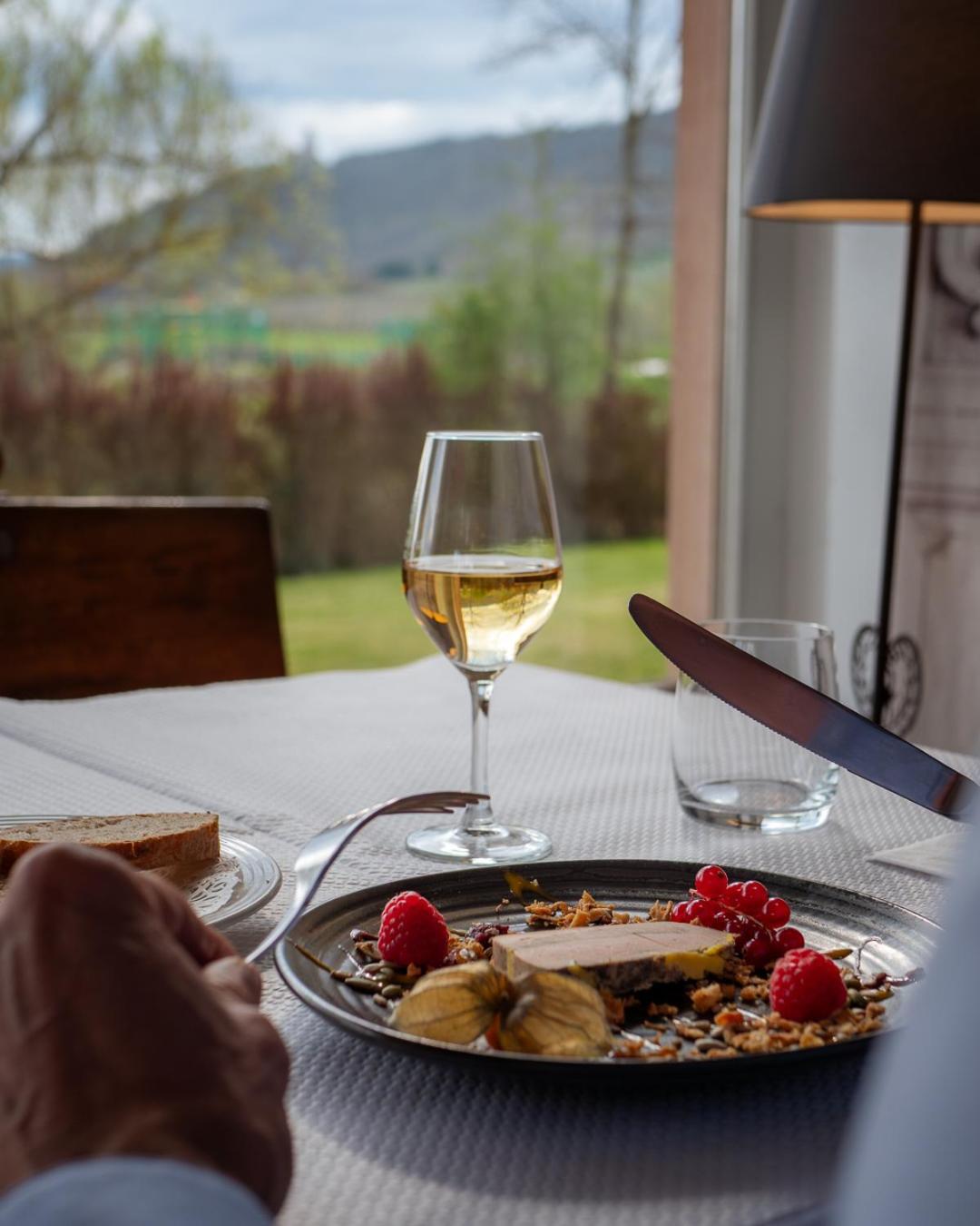 Hotel Restaurant Verger Des Chateaux, Route Des Vins Haut-Koenigsbourg Dieffenthal Bagian luar foto